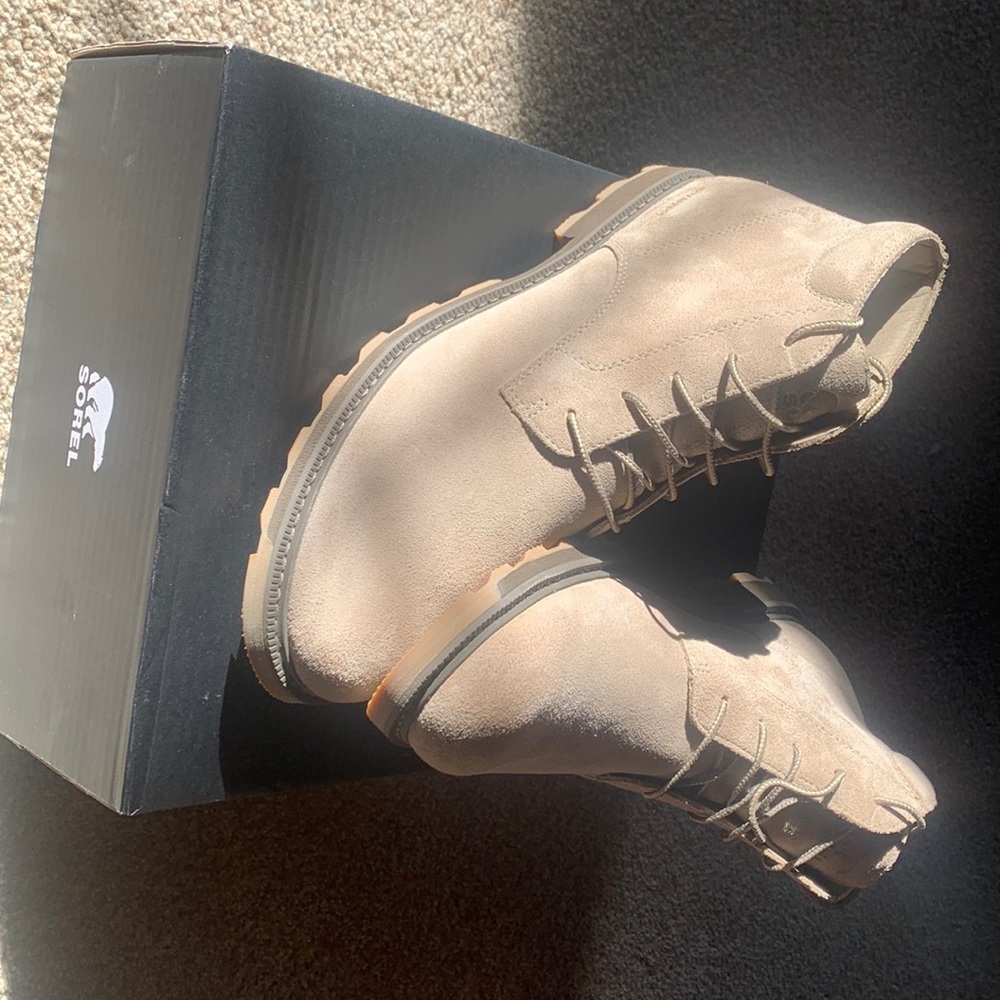 Selling sorel shoes